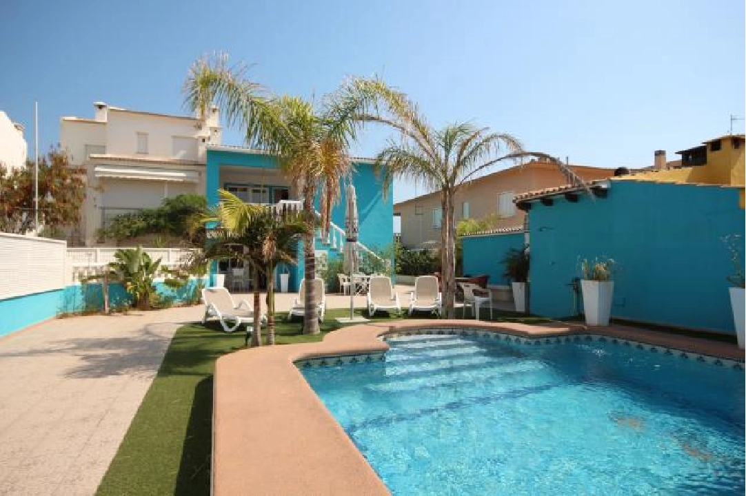 casa de playa en Oliva(Oliva) en vente, construit 220 m², ano de construccion 1996, estado bien cuidado, + estufa, aire acondicionado, terrain 430 m², 6 chambre, 2 salle de bains, piscina, ref.: Lo-3416-3