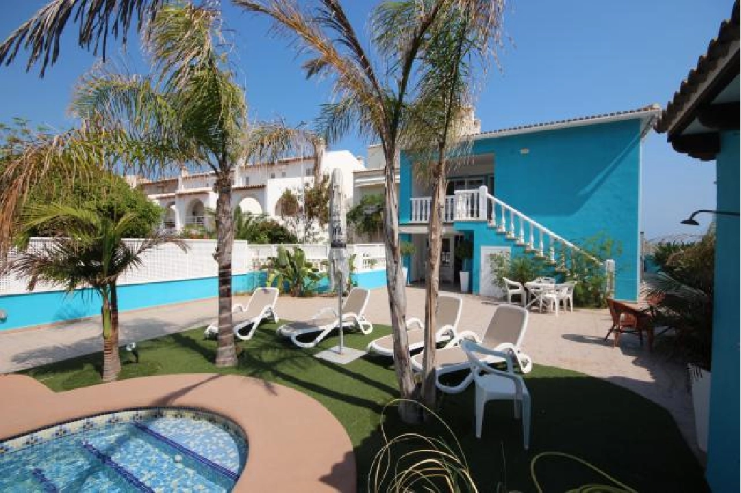casa de playa en Oliva(Oliva) en vente, construit 220 m², ano de construccion 1996, estado bien cuidado, + estufa, aire acondicionado, terrain 430 m², 6 chambre, 2 salle de bains, piscina, ref.: Lo-3416-43