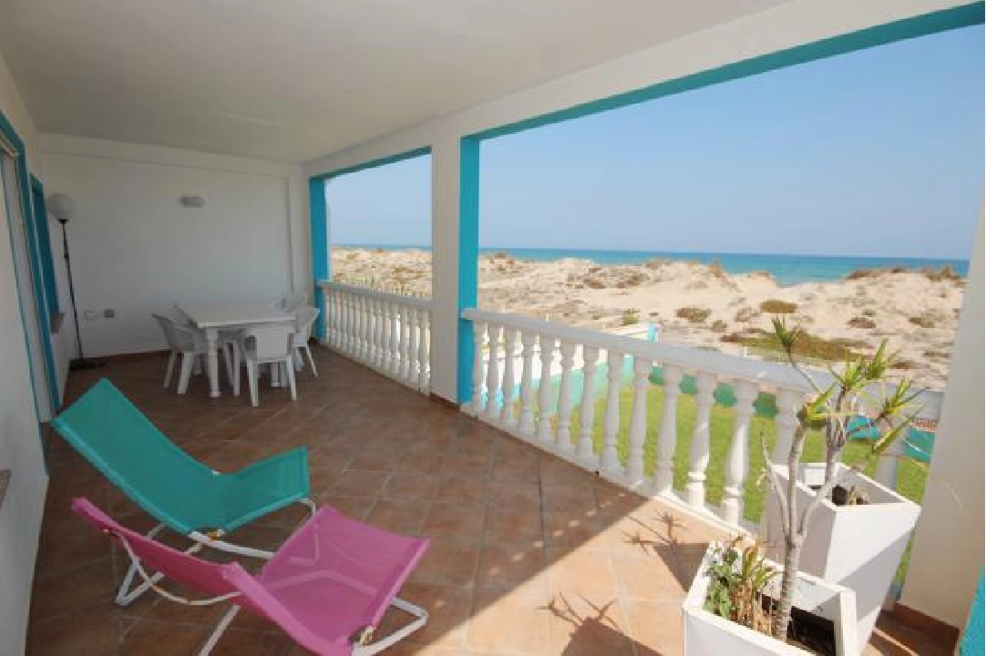 casa de playa en Oliva(Oliva) en vente, construit 220 m², ano de construccion 1996, estado bien cuidado, + estufa, aire acondicionado, terrain 430 m², 6 chambre, 2 salle de bains, piscina, ref.: Lo-3416-47