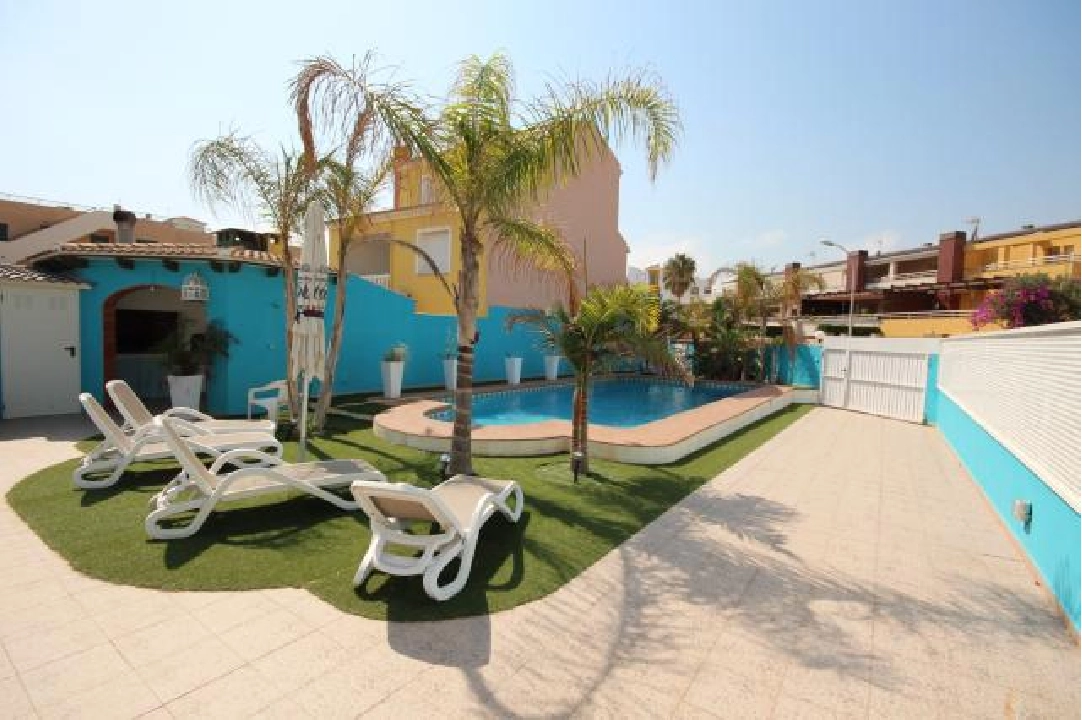 casa de playa en Oliva(Oliva) en vente, construit 220 m², ano de construccion 1996, estado bien cuidado, + estufa, aire acondicionado, terrain 430 m², 6 chambre, 2 salle de bains, piscina, ref.: Lo-3416-5