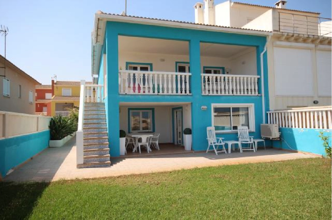 casa de playa en Oliva(Oliva) en vente, construit 220 m², ano de construccion 1996, estado bien cuidado, + estufa, aire acondicionado, terrain 430 m², 6 chambre, 2 salle de bains, piscina, ref.: Lo-3416-50
