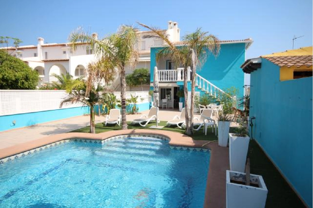 casa de playa en Oliva(Oliva) en vente, construit 220 m², ano de construccion 1996, estado bien cuidado, + estufa, aire acondicionado, terrain 430 m², 6 chambre, 2 salle de bains, piscina, ref.: Lo-3416-56