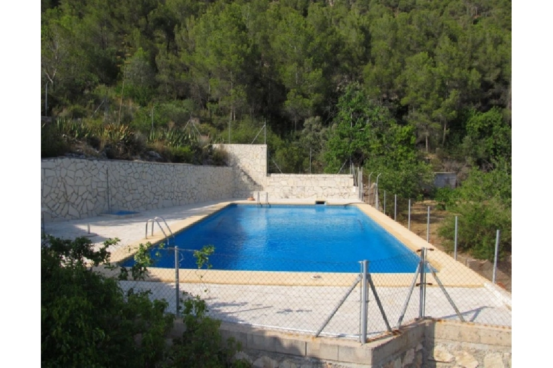 villa en Adsubia(Campo) en vente, construit 550 m², ano de construccion 1990, + estufa, aire acondicionado, terrain 37000 m², 4 chambre, 3 salle de bains, piscina, ref.: O-V24614-28