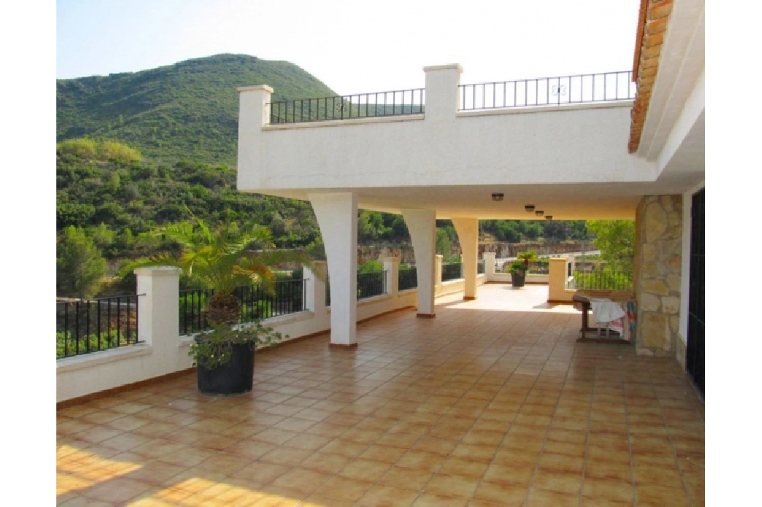villa en Adsubia(Campo) en vente, construit 550 m², ano de construccion 1990, + estufa, aire acondicionado, terrain 37000 m², 4 chambre, 3 salle de bains, piscina, ref.: O-V24614-8