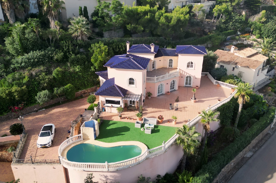 villa en Denia-La Sella en vente, construit 425 m², ano de construccion 2006, estado como nuevo, + calefaccion suelo, aire acondicionado, terrain 1300 m², 5 chambre, 4 salle de bains, piscina, ref.: MJ-0618-3