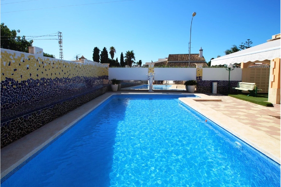 villa en Els Poblets en vente, construit 216 m², ano de construccion 1999, aire acondicionado, terrain 602 m², 4 chambre, 2 salle de bains, piscina, ref.: JS-0221-25
