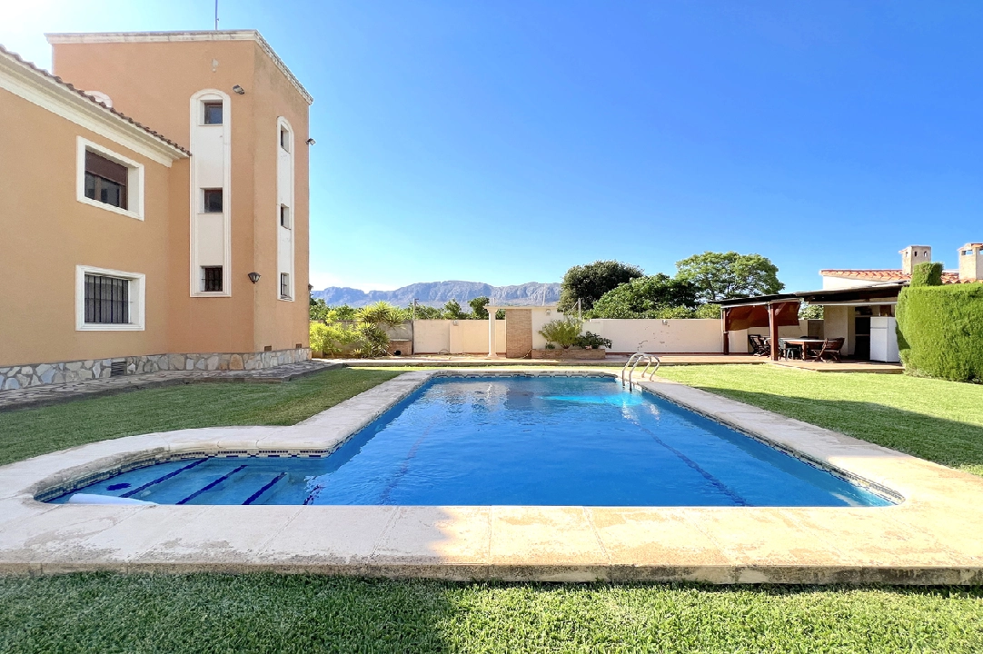 villa en Pamis en vente, construit 320 m², + estufa, aire acondicionado, terrain 1800 m², 4 chambre, 1 salle de bains, piscina, ref.: SB-2122-3