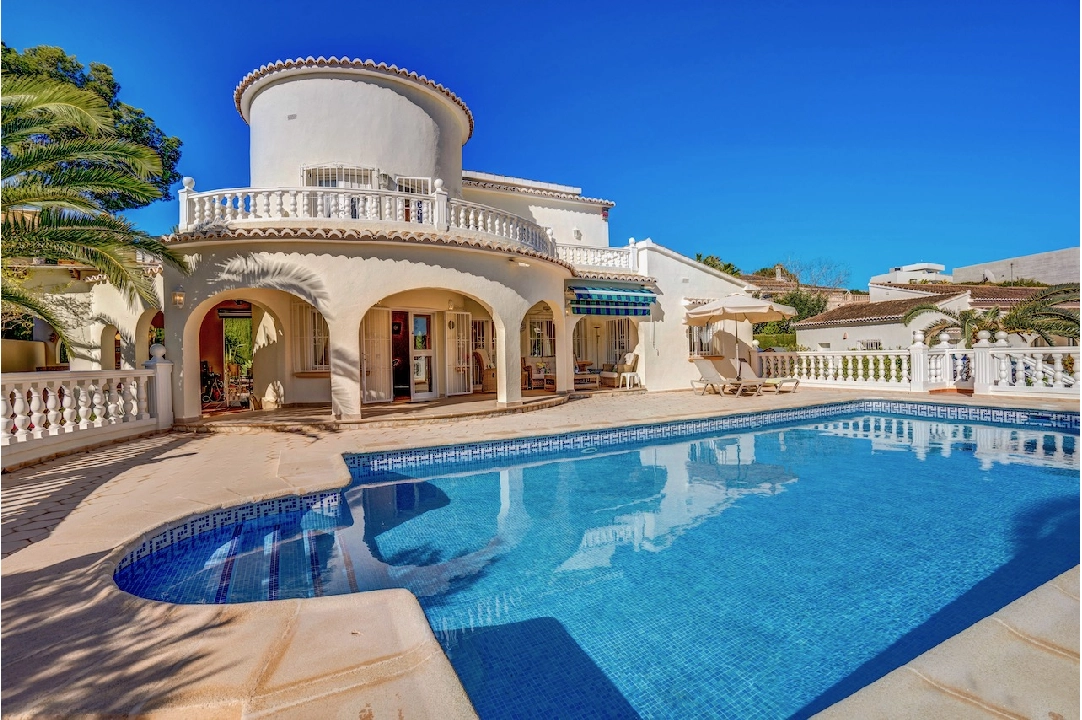 villa en Moraira(Pinar del Advocat) en vente, construit 174 m², terrain 918 m², 4 chambre, 4 salle de bains, piscina, ref.: CA-H-1733-AMBE-1