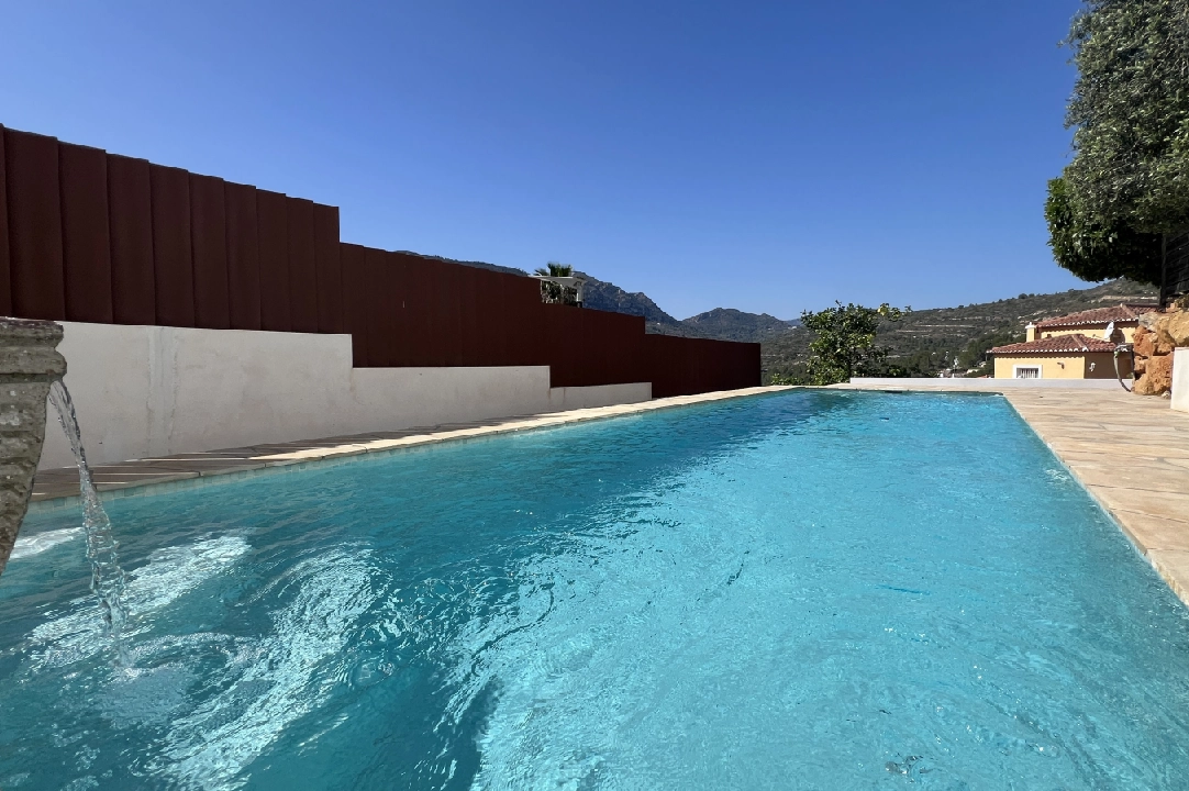 villa en Pedreguer en vente, construit 137 m², ano de construccion 2015, estado bien cuidado, + estufa, aire acondicionado, terrain 403 m², 2 chambre, 2 salle de bains, piscina, ref.: RG-0124-4