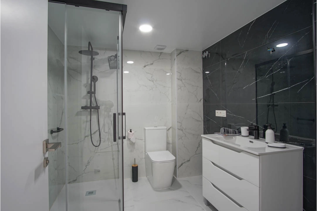 appartement en Benidorm(Playa Poniente) en vente, construit 100 m², aire acondicionado, 2 chambre, 2 salle de bains, ref.: BP-7054BED-12